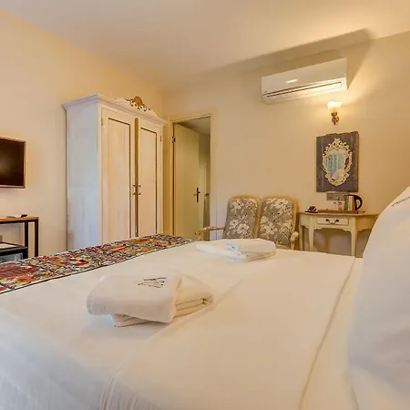 Kore Hotel 2*